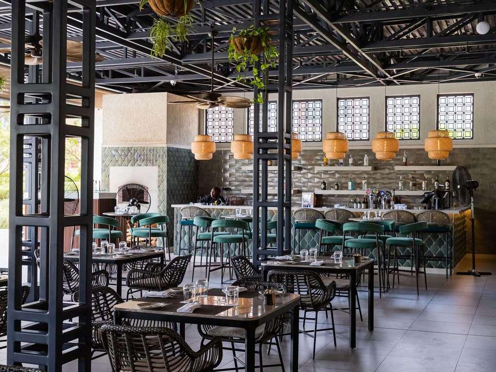 Moevenpick Ambassador Hotel Accra Restaurant photo