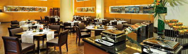 Moevenpick Ambassador Hotel Accra Exterior photo