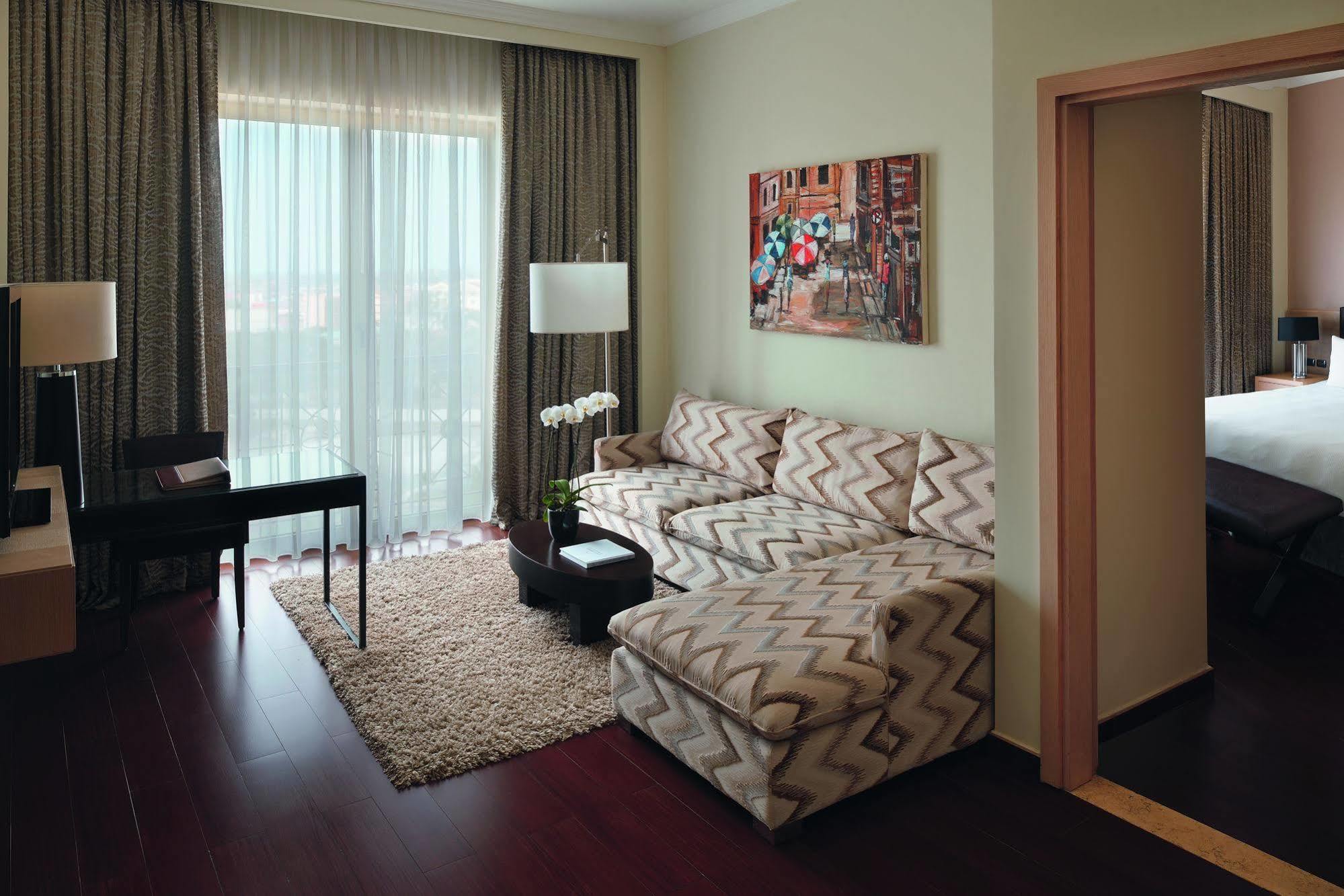 Moevenpick Ambassador Hotel Accra Exterior photo